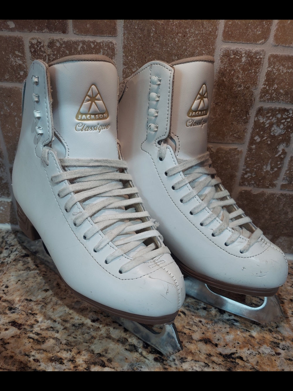 JACKSON Classique 1890 Size 5.5B White Figure Skates with Gold Logo
